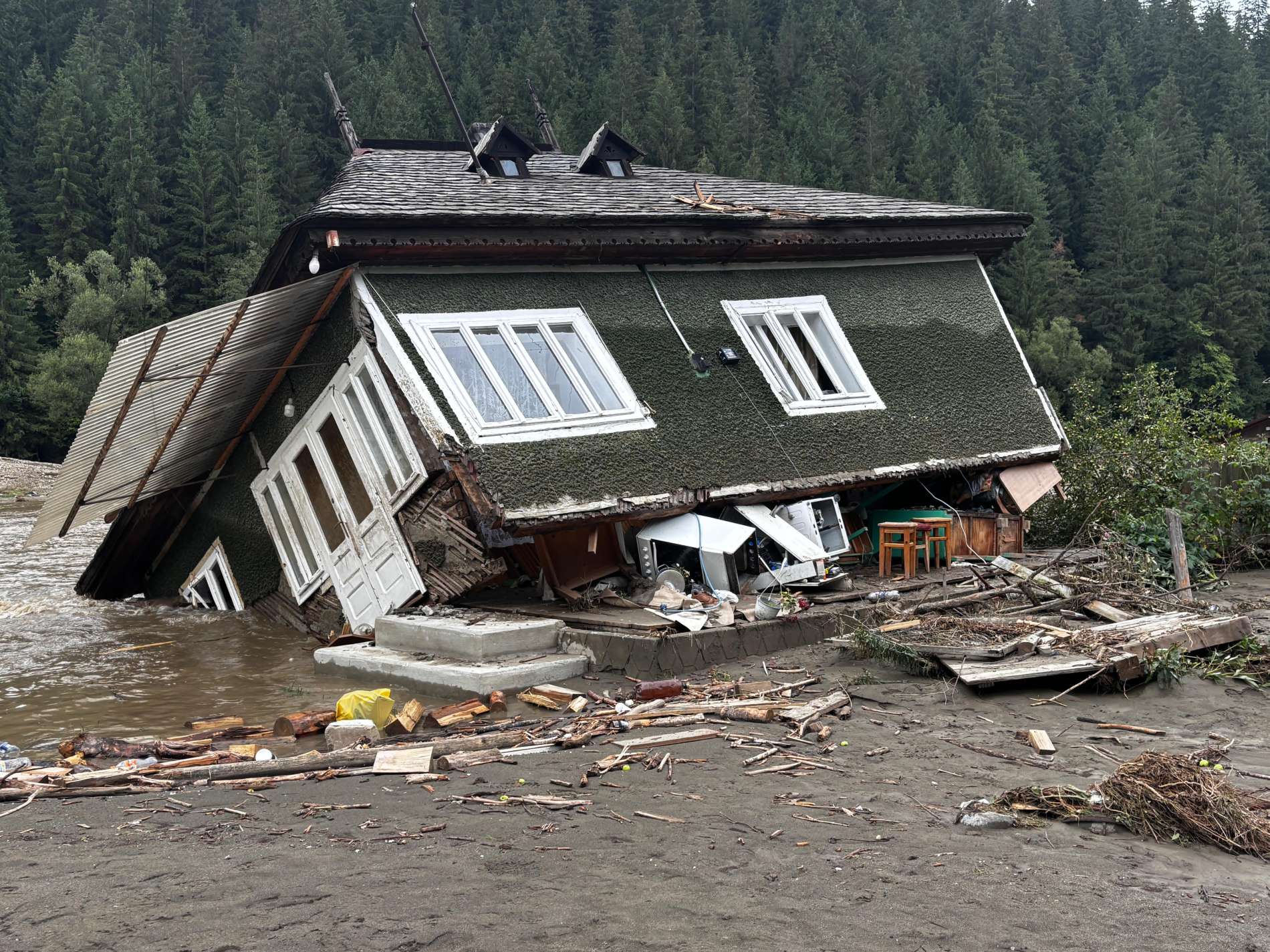 Fundația Coca-Cola HBC oferă un grant de 200.000 de euro Asociației Habitat for Humanity